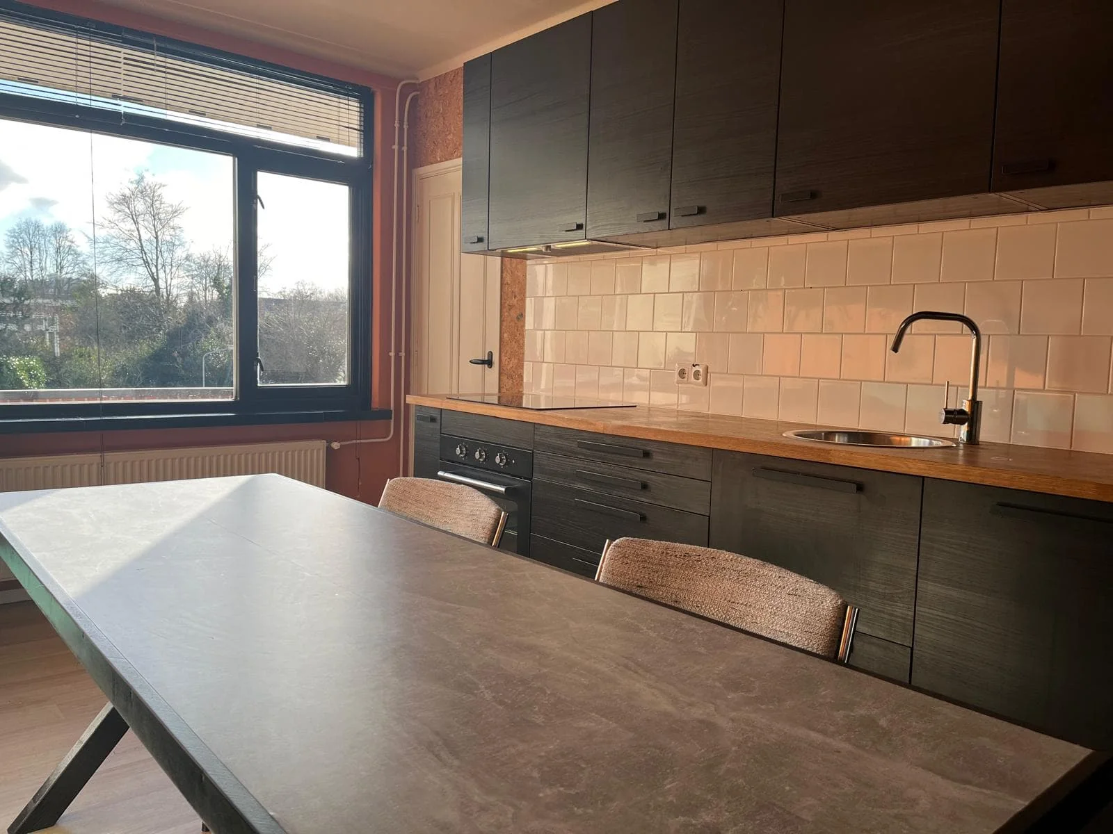 geblurde versie van de foto als achtergrond