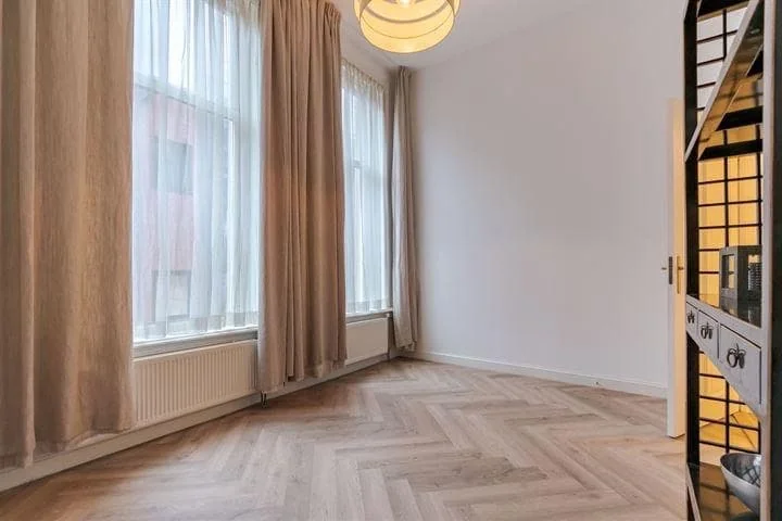 Foto van de Kamer gelegen aan de Kneuterdijk in Den Haag