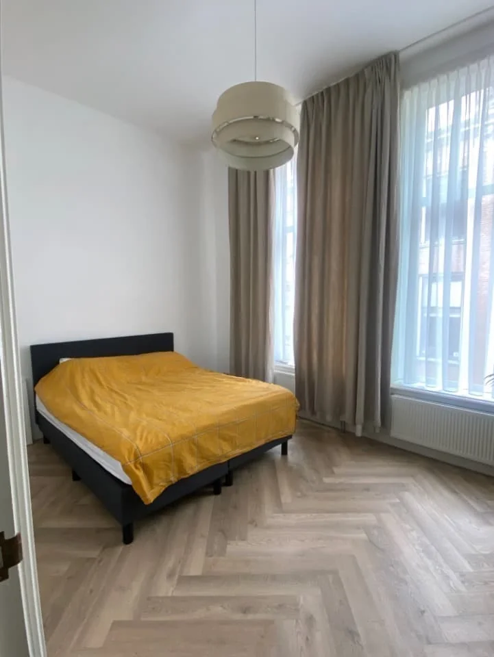 Foto van de Kamer gelegen aan de Kneuterdijk in Den Haag