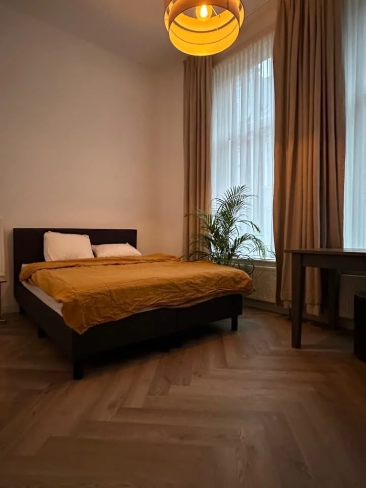 Foto van de Kamer gelegen aan de Kneuterdijk in Den Haag