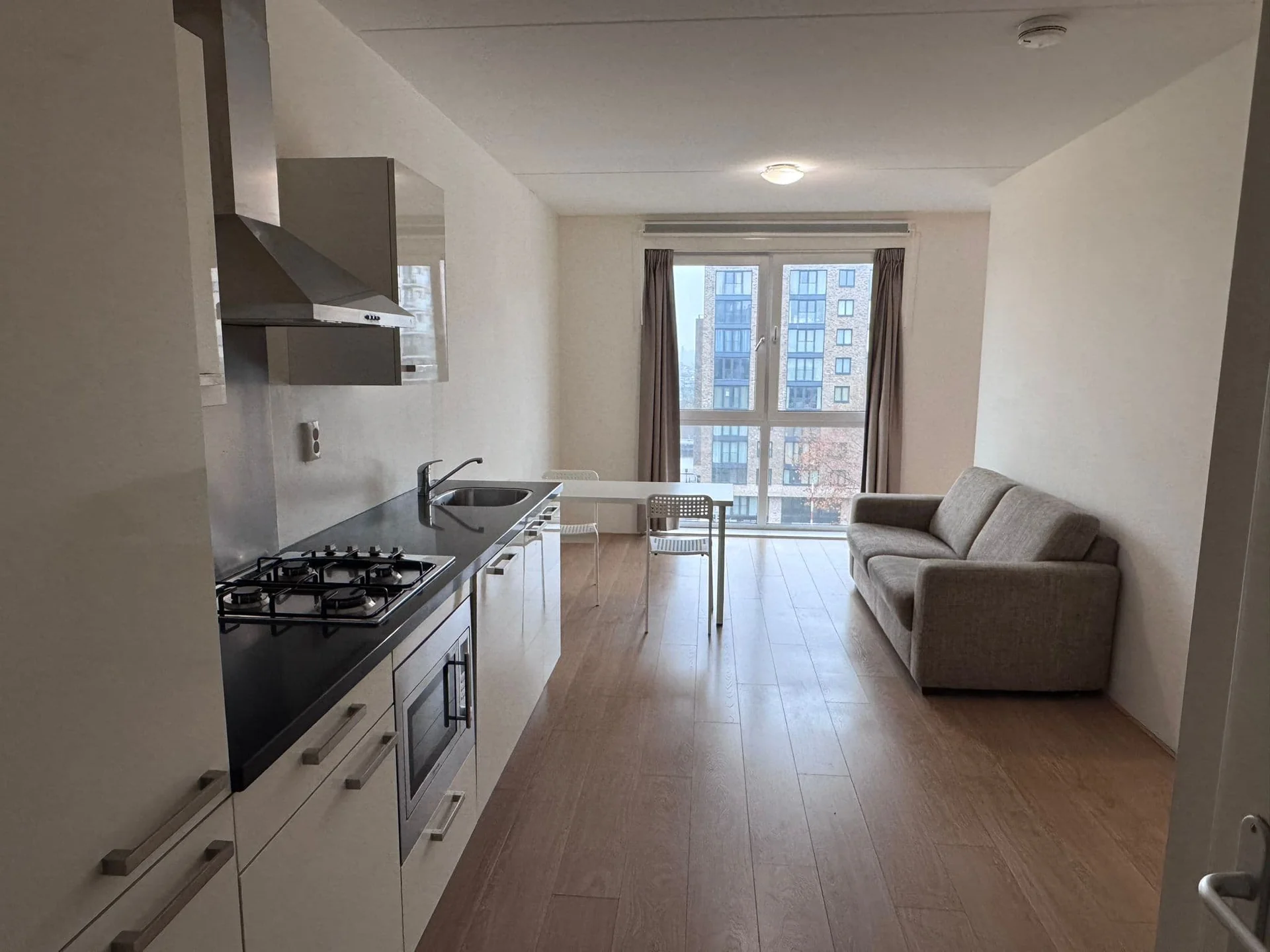 geblurde versie van de foto als achtergrond