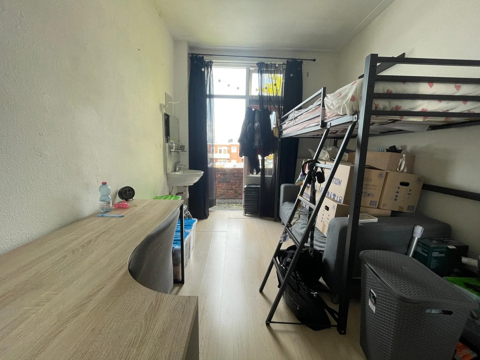 geblurde versie van de foto als achtergrond