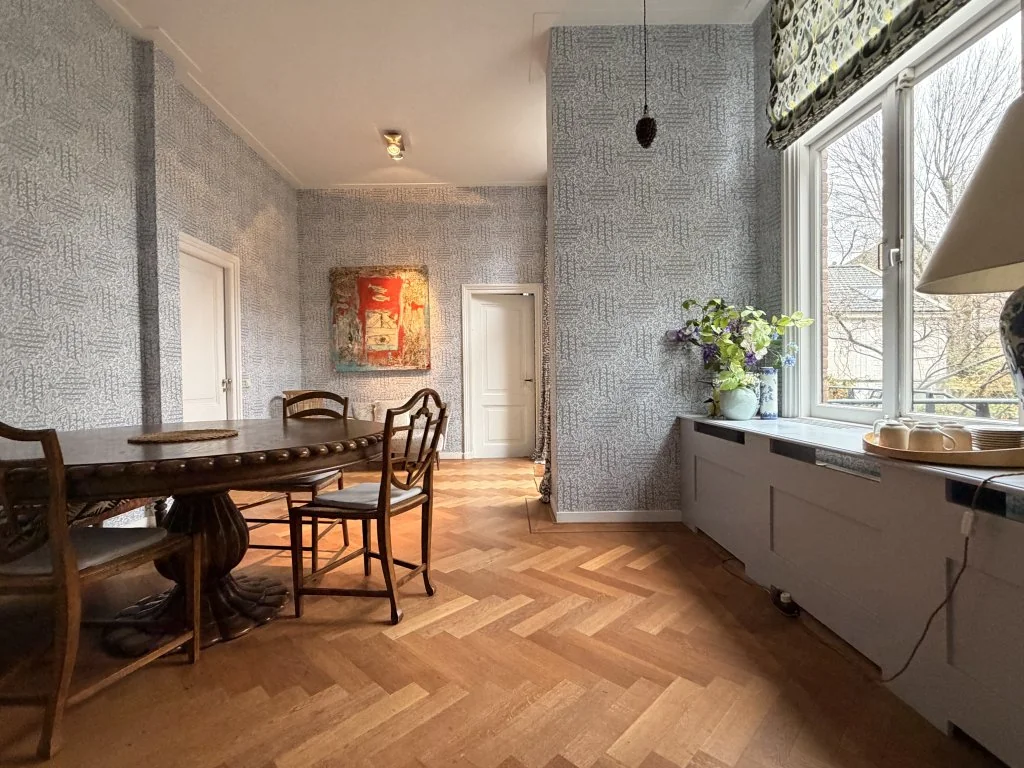 geblurde versie van de foto als achtergrond