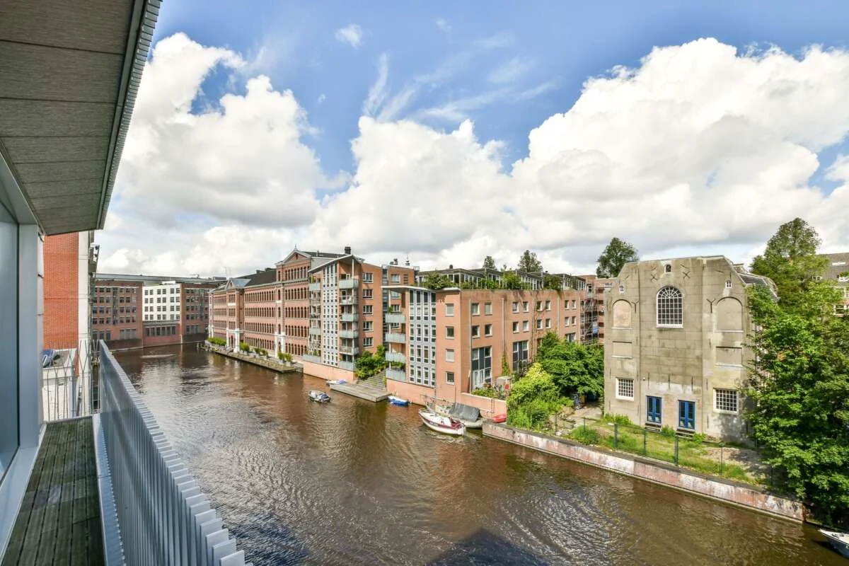 Foto van de Appartement gelegen aan de Valkenburgerstraat in Amsterdam