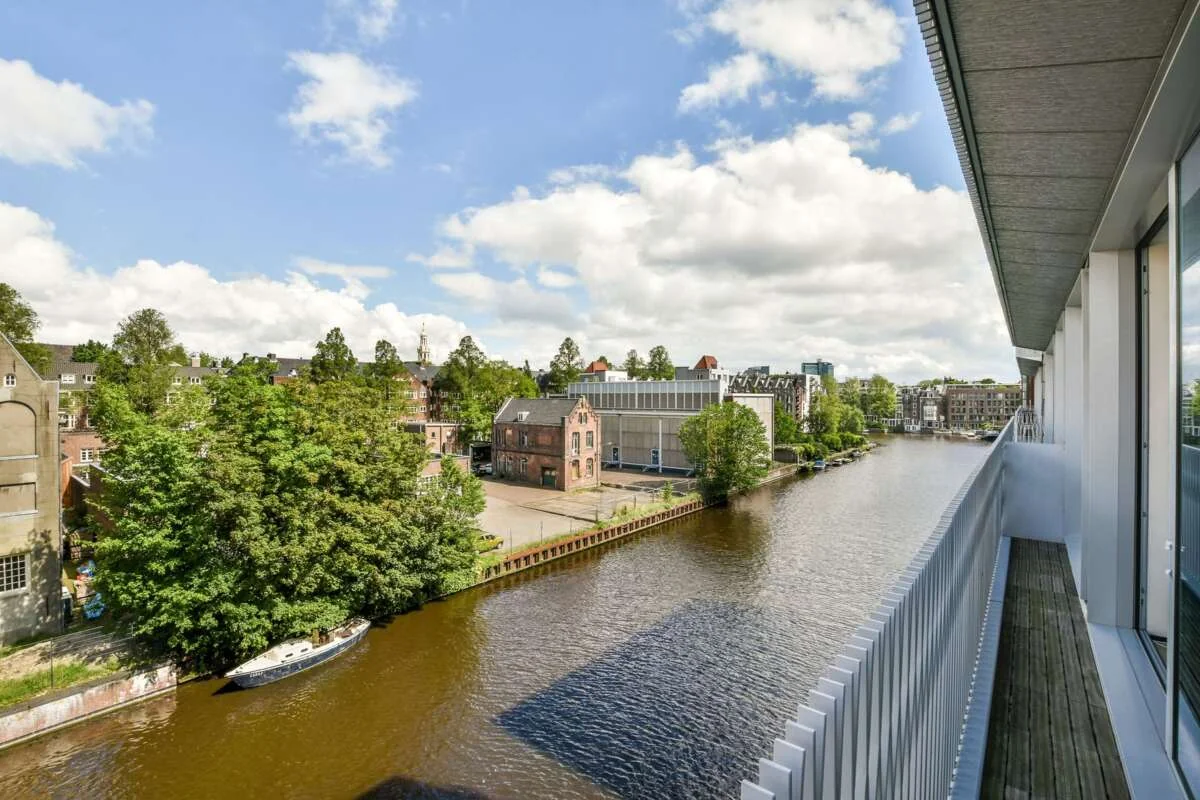 Foto van de Appartement gelegen aan de Valkenburgerstraat in Amsterdam