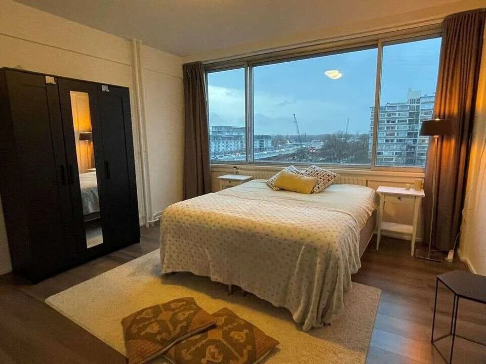 geblurde versie van de foto als achtergrond