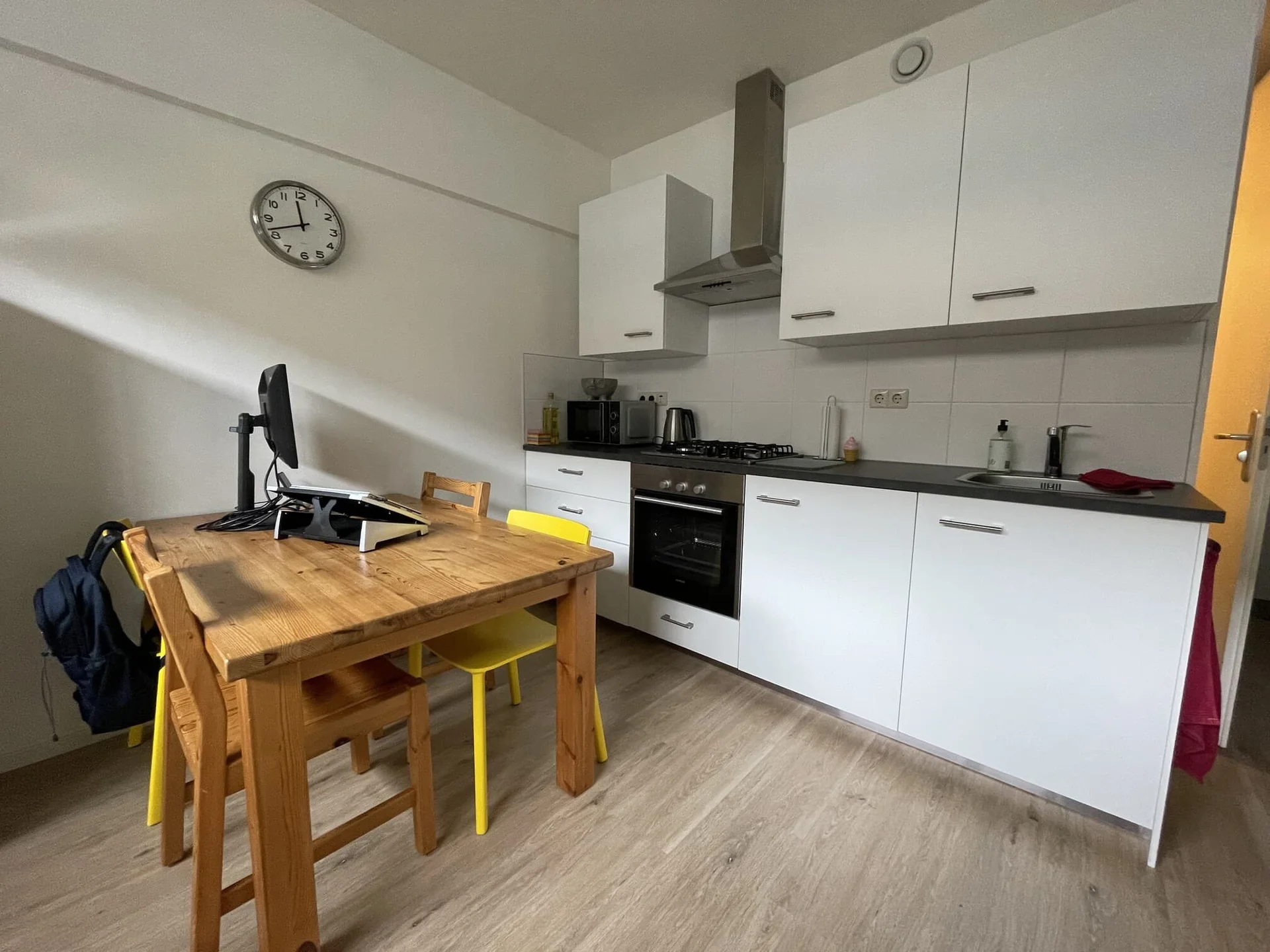 geblurde versie van de foto als achtergrond