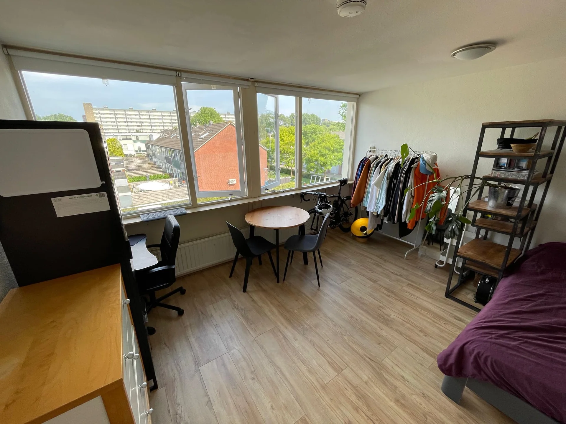 geblurde versie van de foto als achtergrond