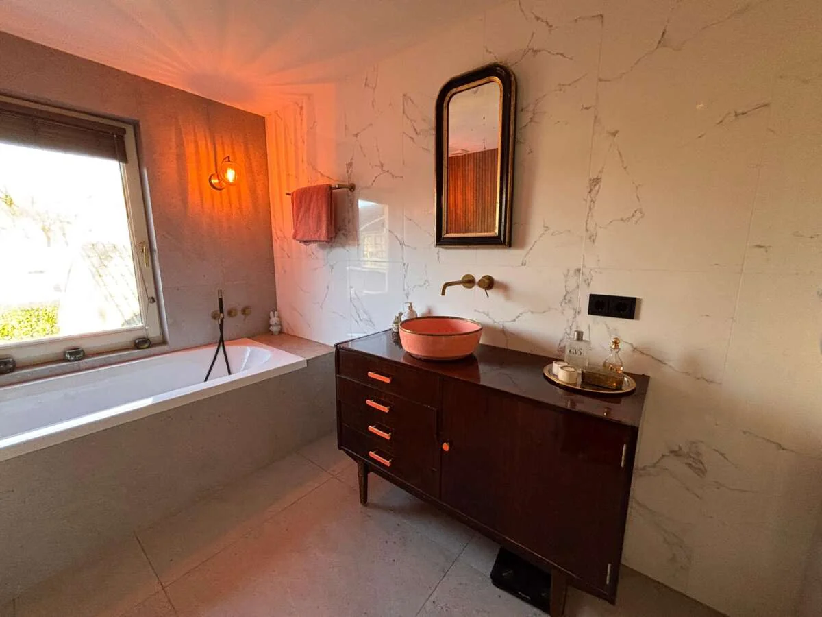 geblurde versie van de foto als achtergrond