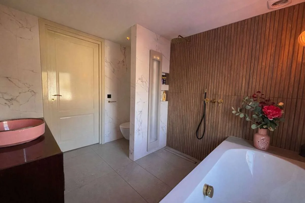 geblurde versie van de foto als achtergrond