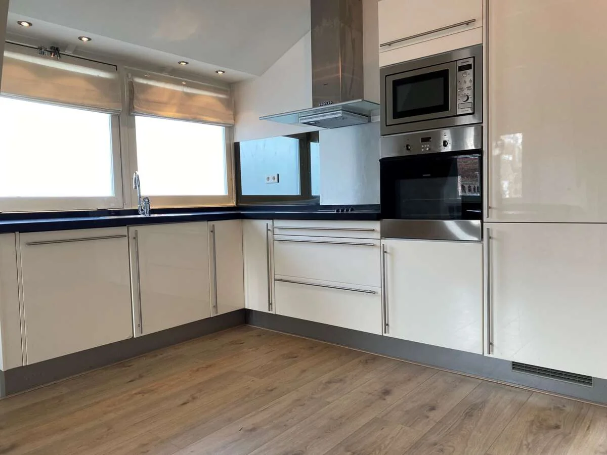 geblurde versie van de foto als achtergrond