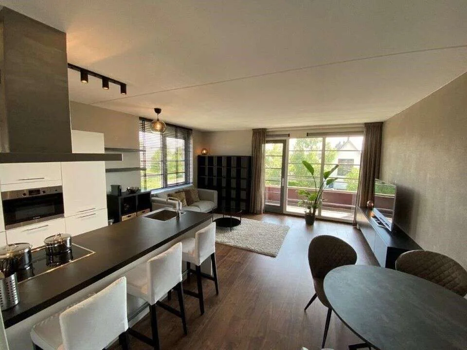 geblurde versie van de foto als achtergrond