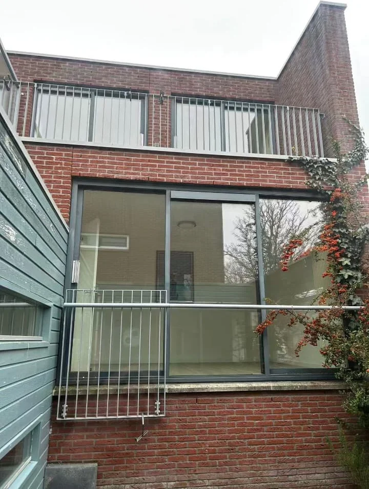 geblurde versie van de foto als achtergrond