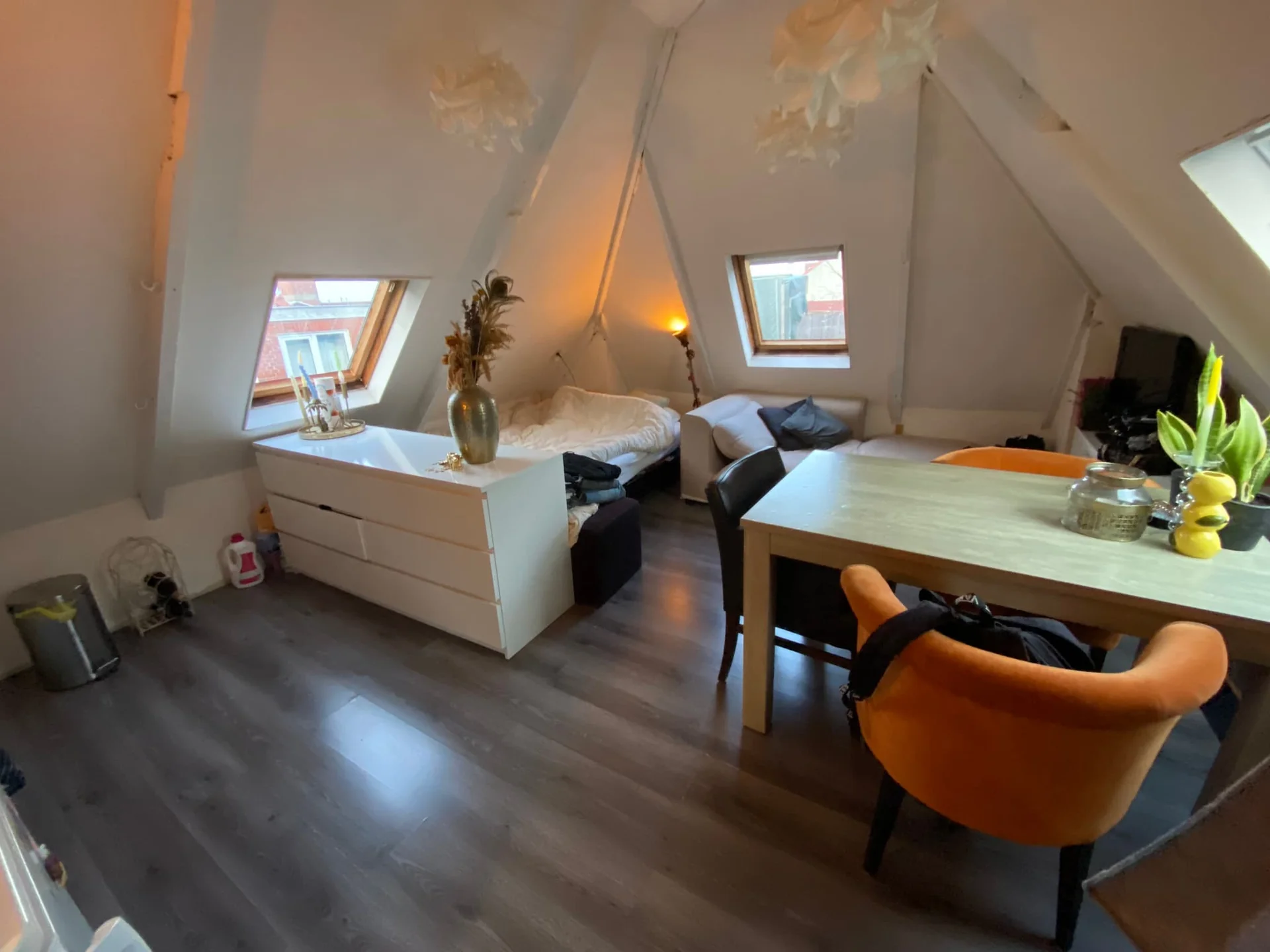 Foto van de Kamer gelegen aan de Nieuwe Ebbingestraat in Groningen