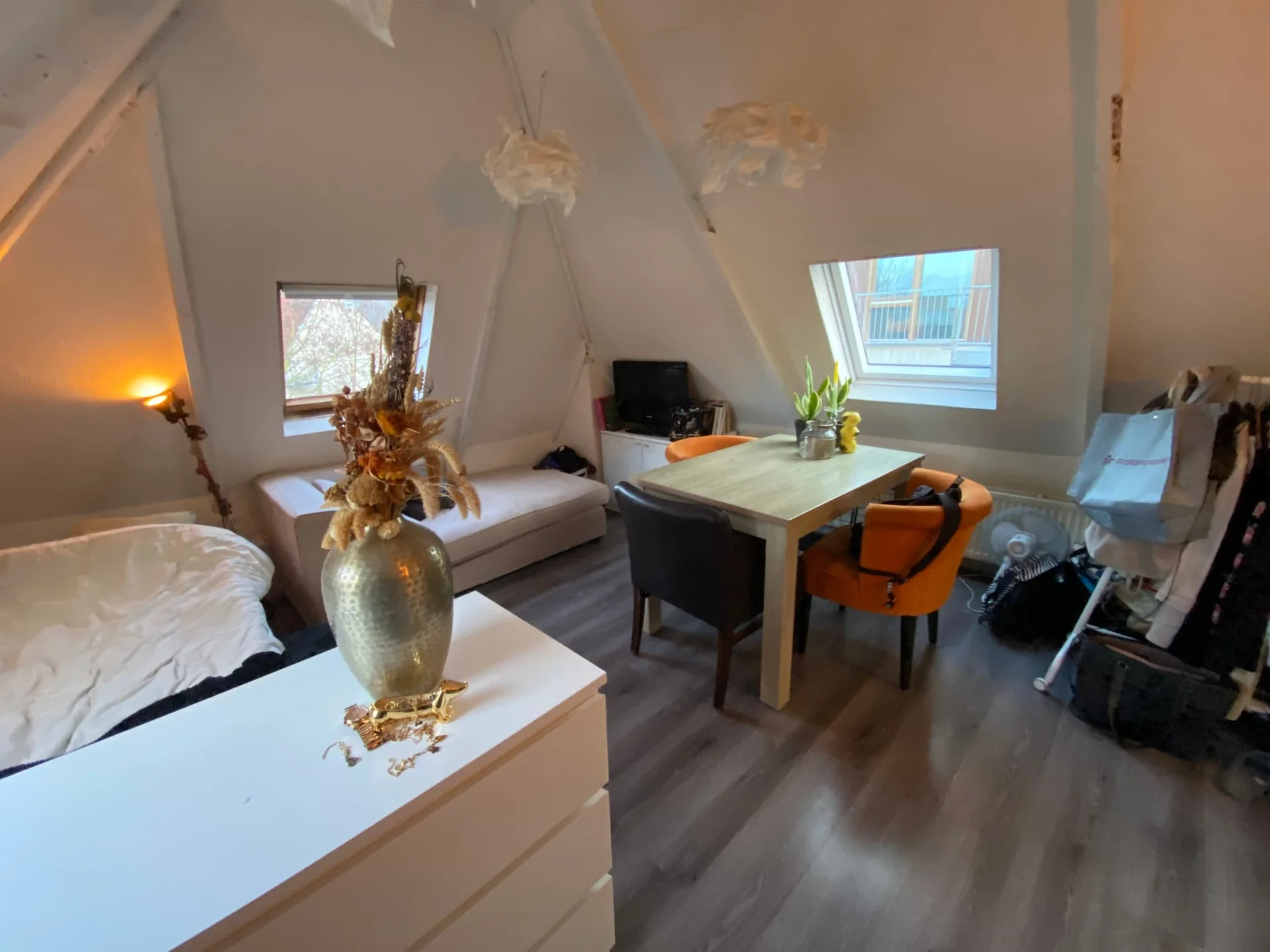 Foto van de Kamer gelegen aan de Nieuwe Ebbingestraat in Groningen