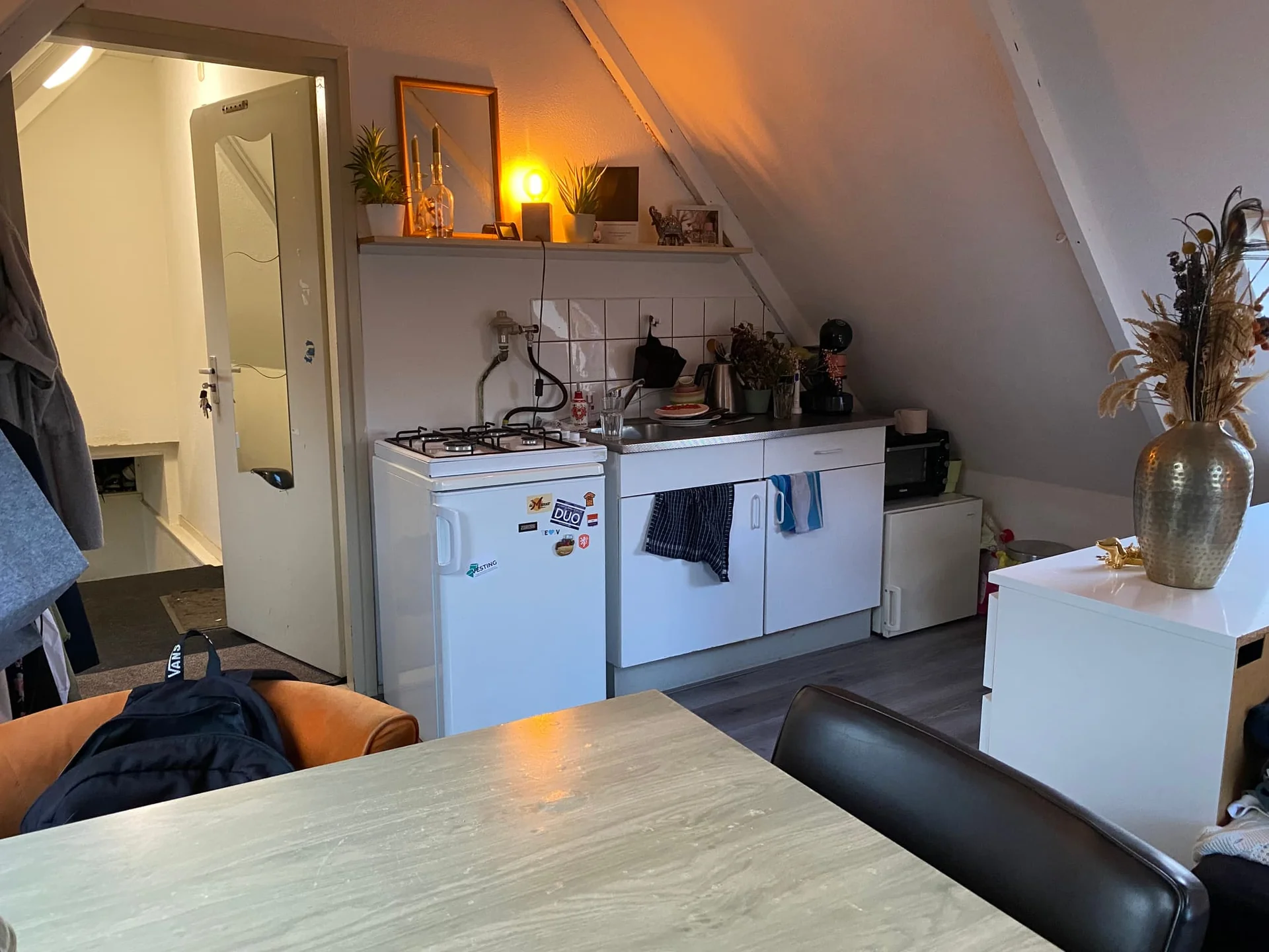 Foto van de Kamer gelegen aan de Nieuwe Ebbingestraat in Groningen
