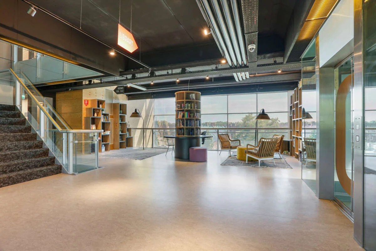 geblurde versie van de foto als achtergrond