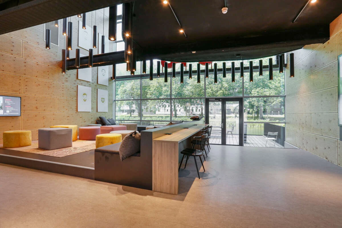 geblurde versie van de foto als achtergrond