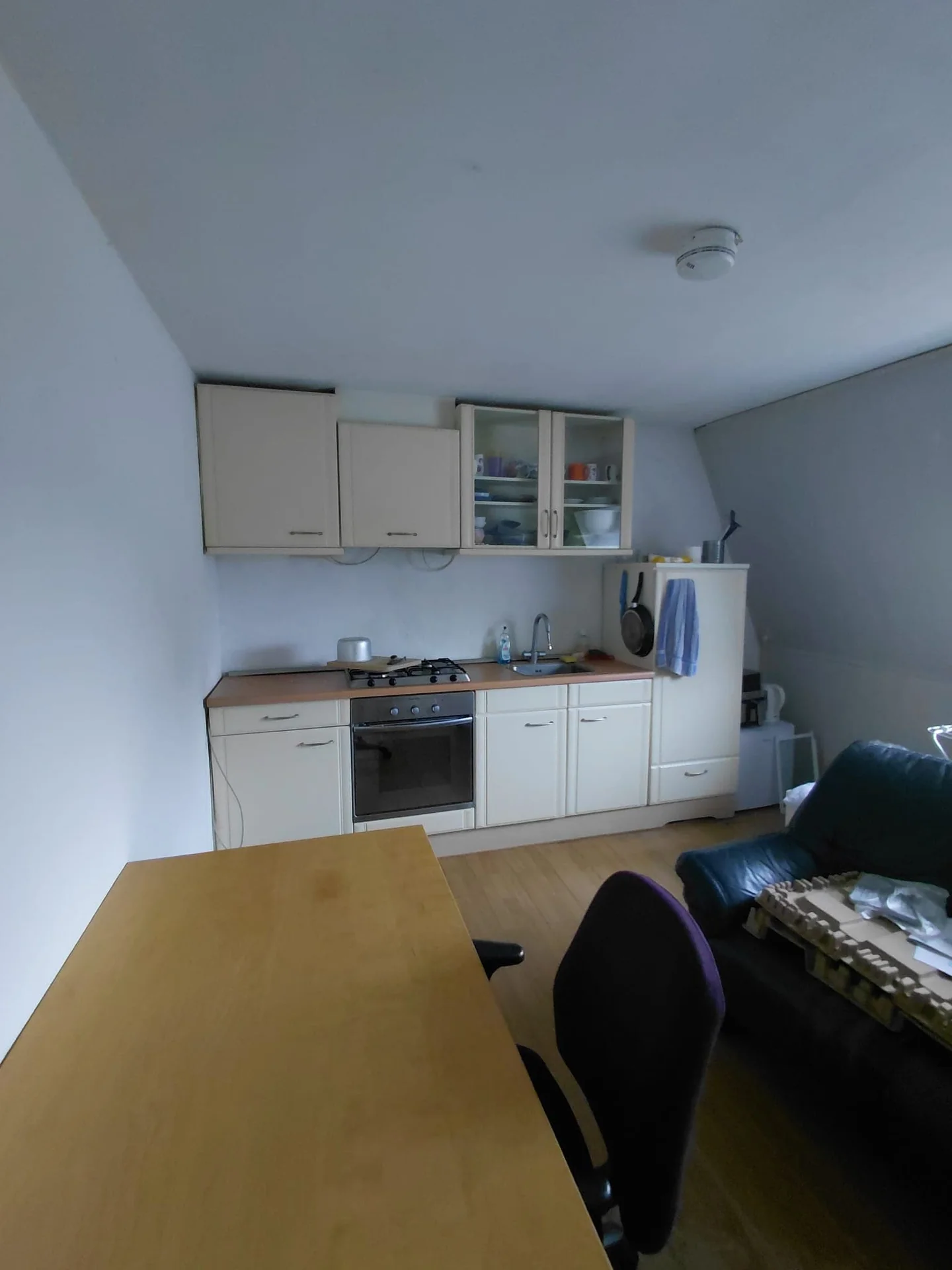 Foto van de Kamer gelegen aan de Nieuwe Ebbingestraat in Groningen