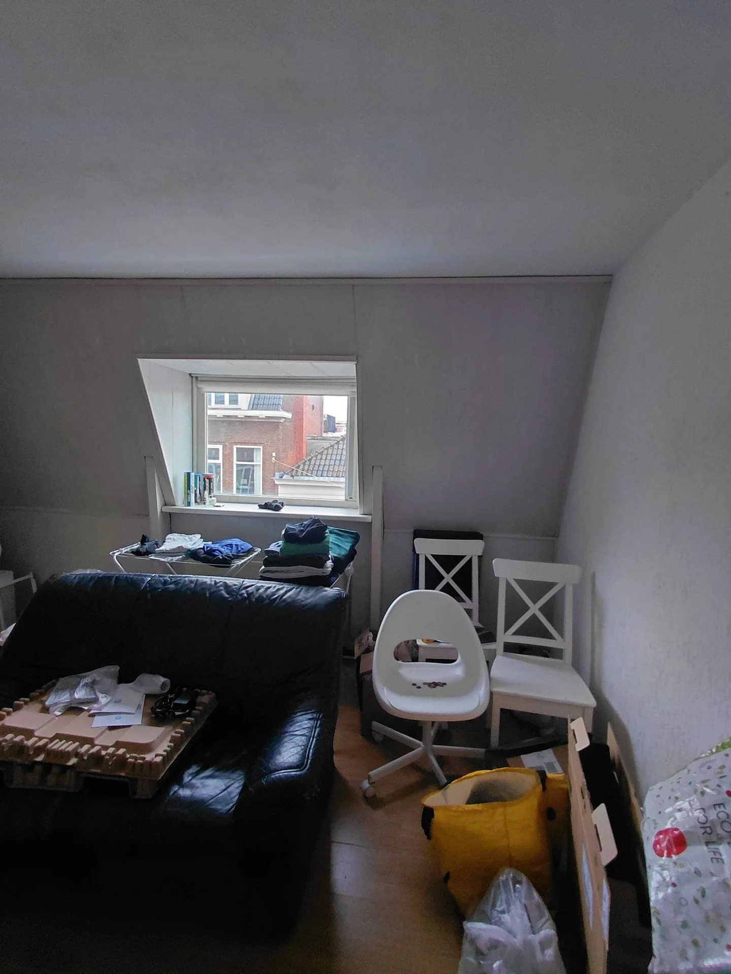 Foto van de Kamer gelegen aan de Nieuwe Ebbingestraat in Groningen