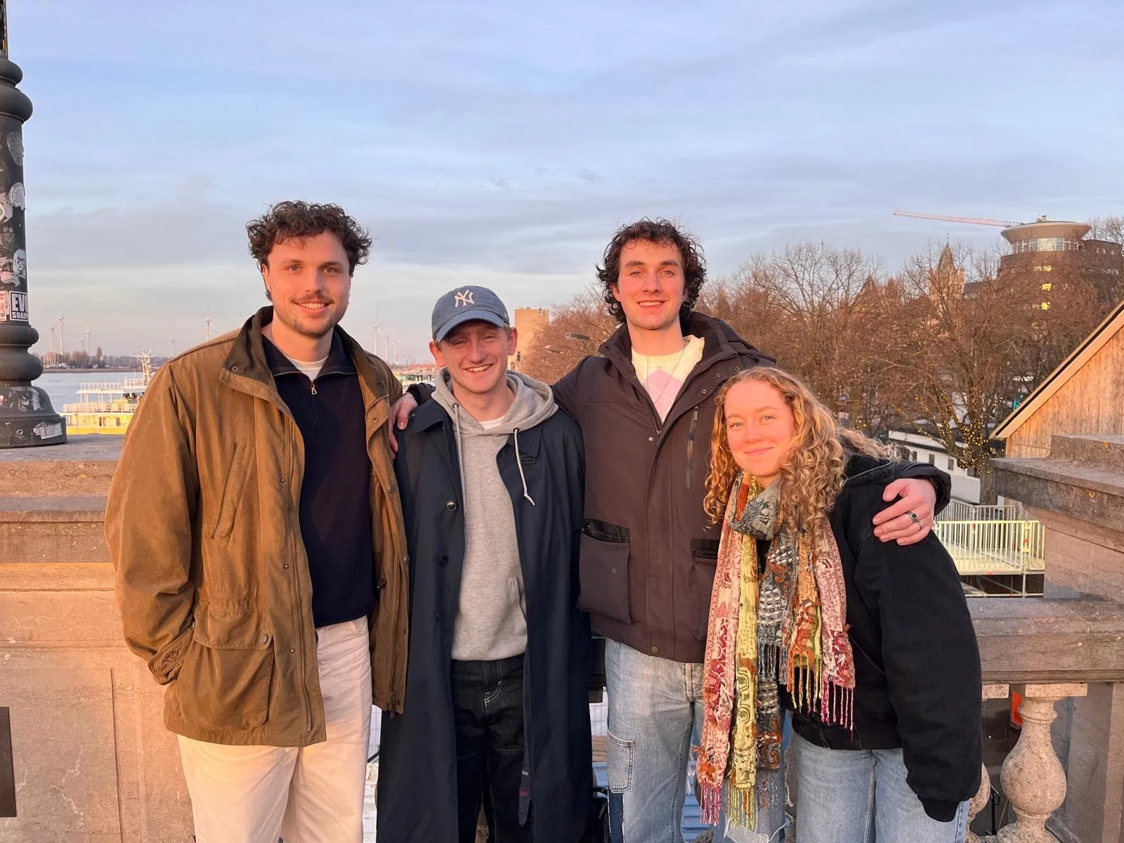 geblurde versie van de foto als achtergrond