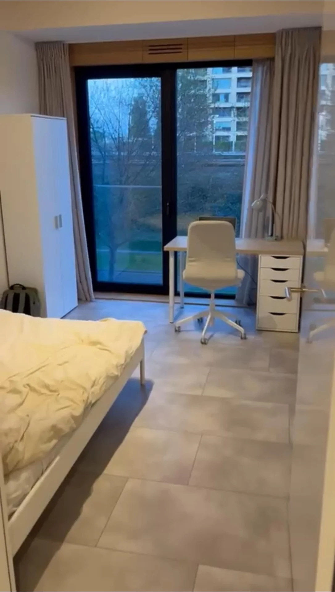 Foto van de Kamer gelegen aan de Korte Ouderkerkerdijk in Amsterdam