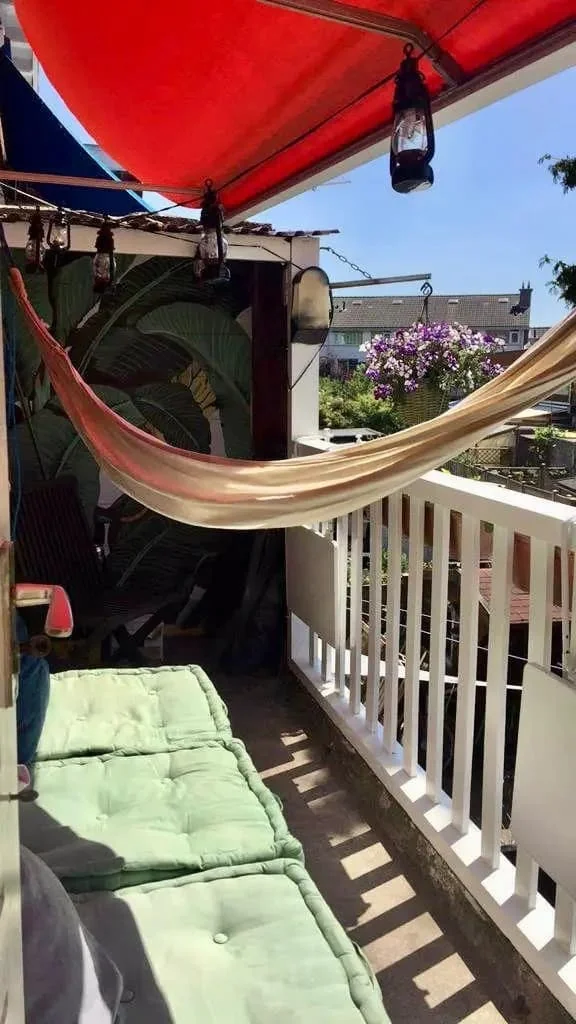 geblurde versie van de foto als achtergrond