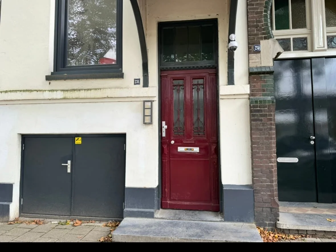 geblurde versie van de foto als achtergrond