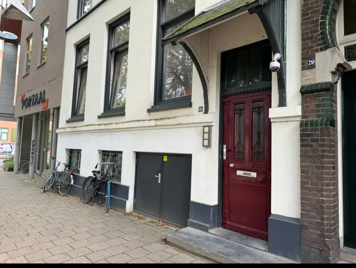 geblurde versie van de foto als achtergrond