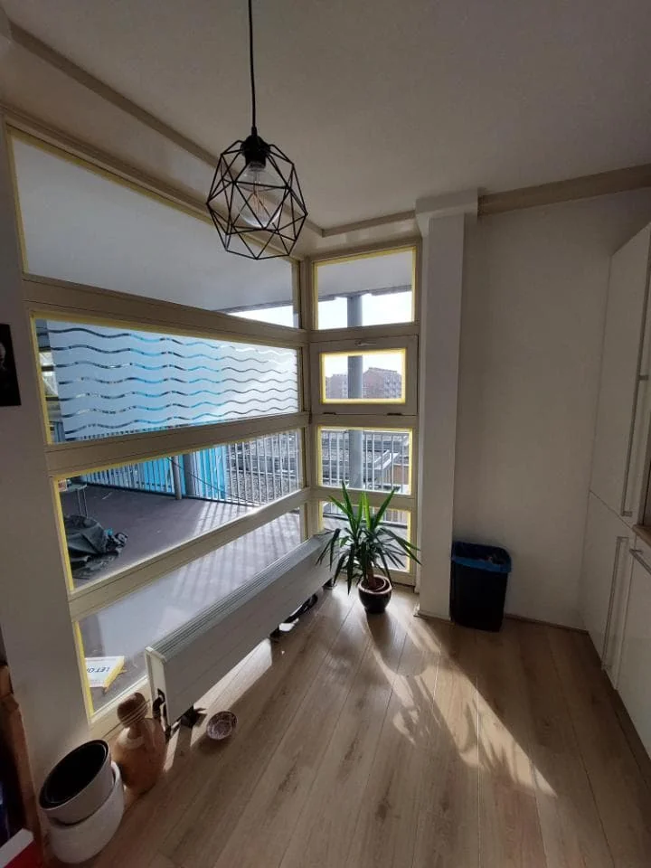 geblurde versie van de foto als achtergrond