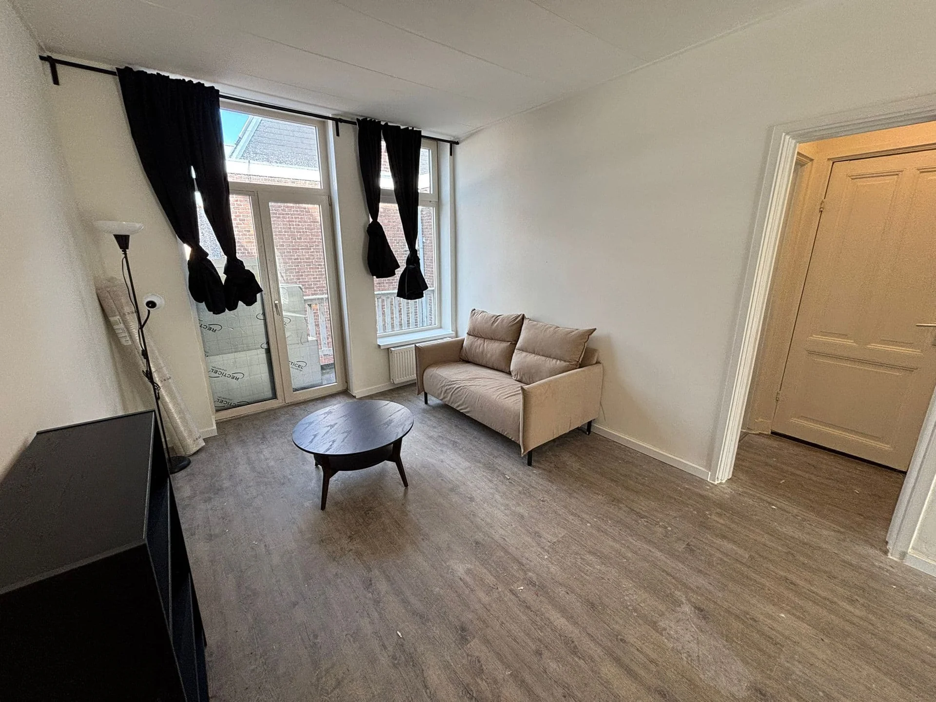 geblurde versie van de foto als achtergrond