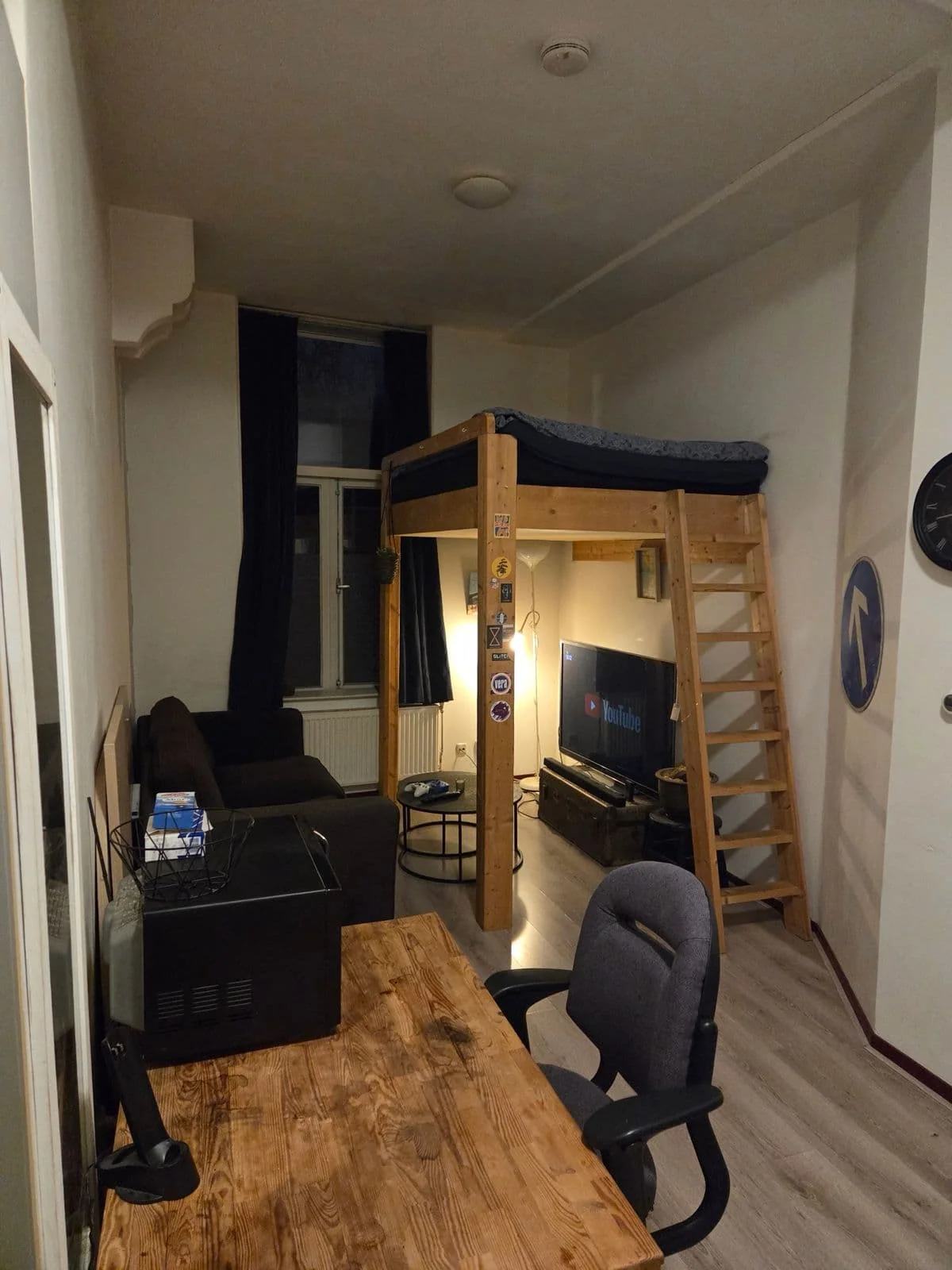 geblurde versie van de foto als achtergrond