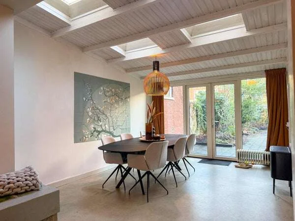 geblurde versie van de foto als achtergrond