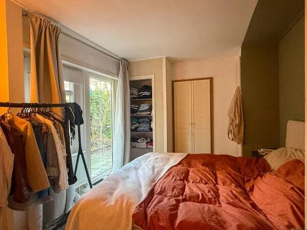 geblurde versie van de foto als achtergrond