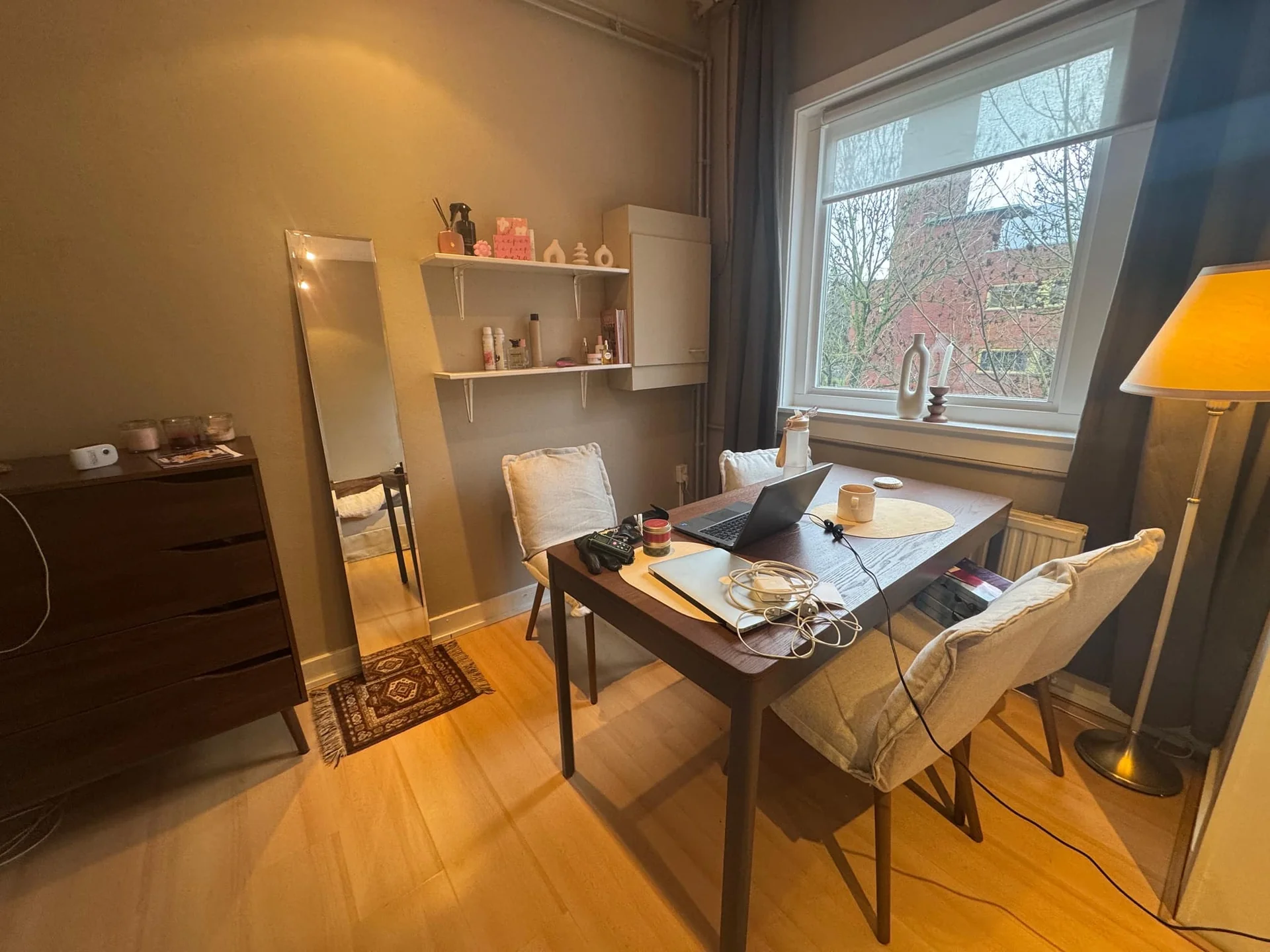 geblurde versie van de foto als achtergrond