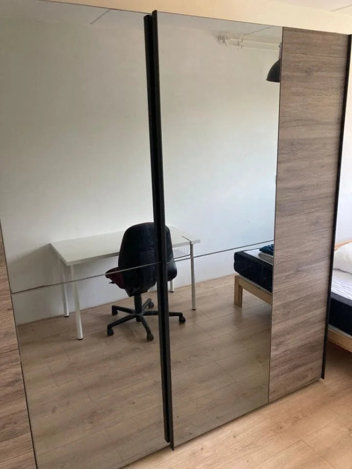 geblurde versie van de foto als achtergrond