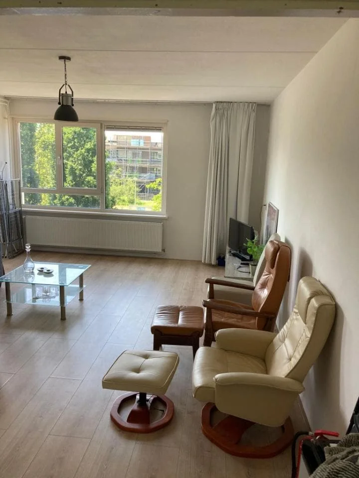 geblurde versie van de foto als achtergrond