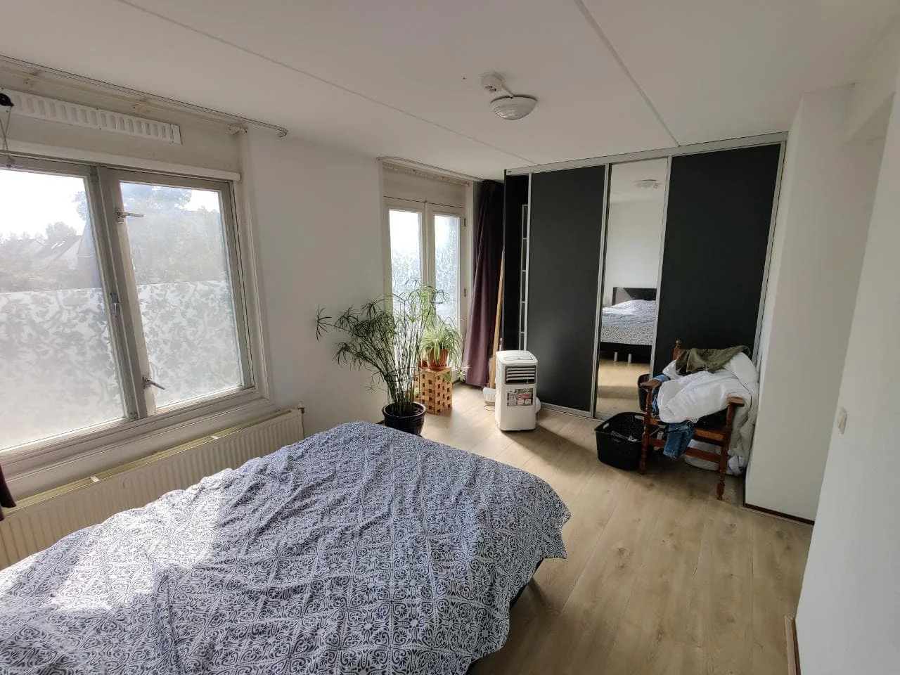 geblurde versie van de foto als achtergrond