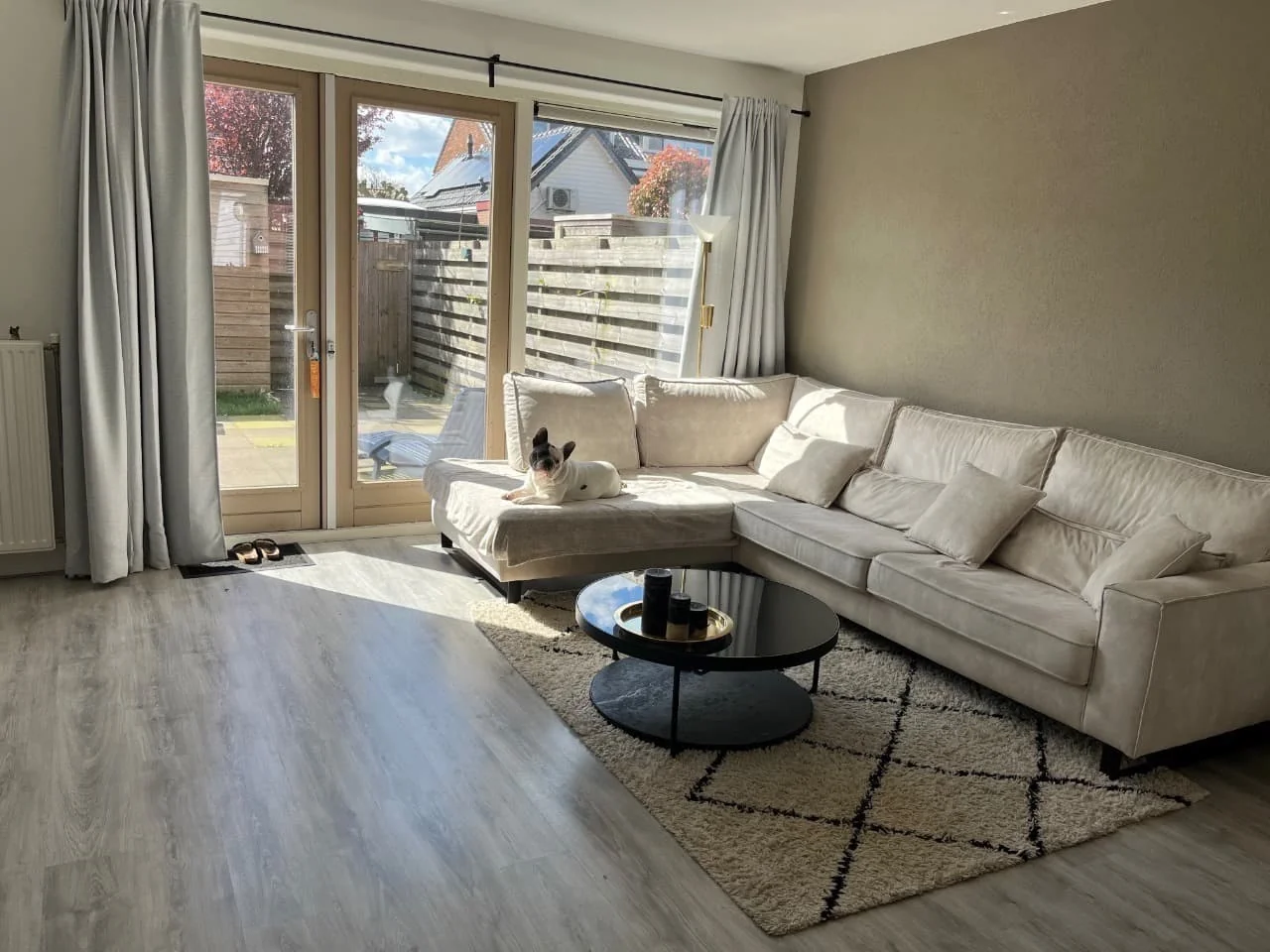 geblurde versie van de foto als achtergrond