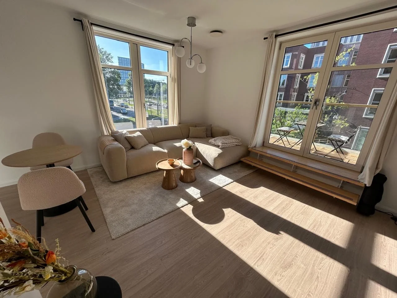 geblurde versie van de foto als achtergrond