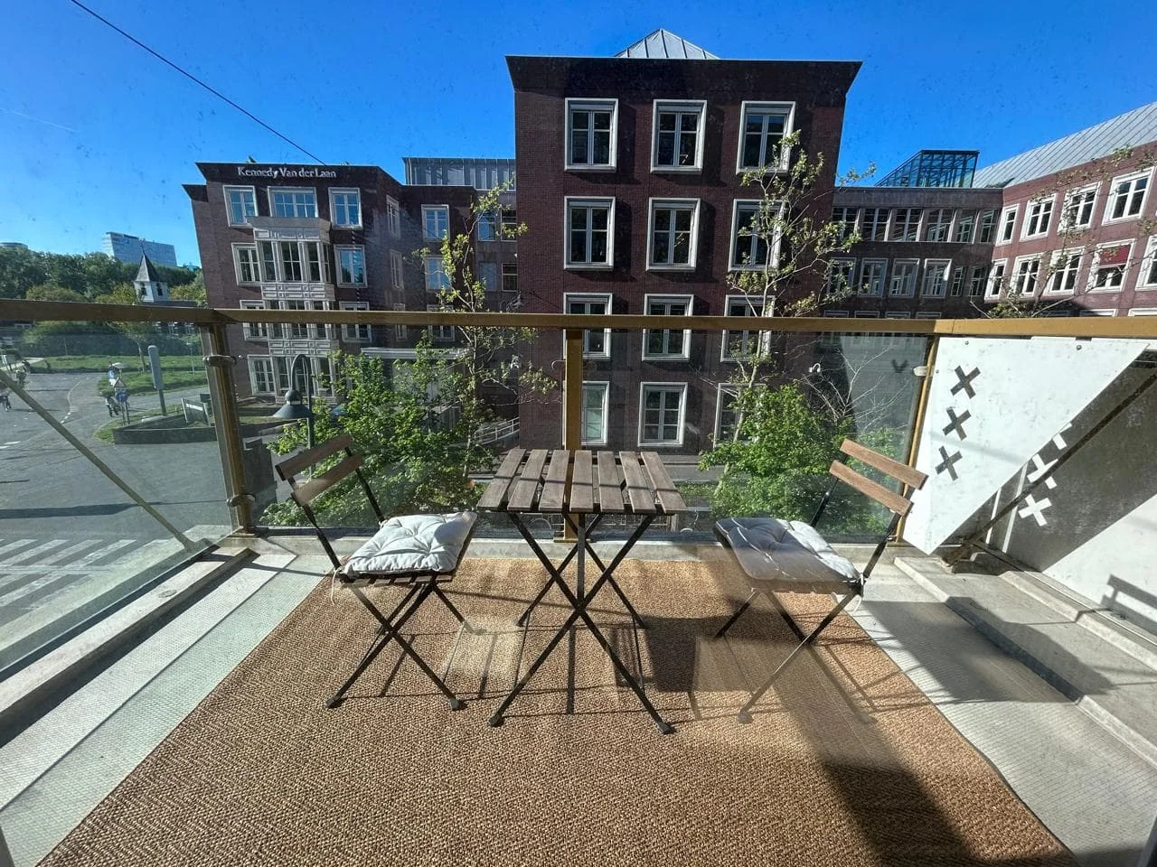 geblurde versie van de foto als achtergrond