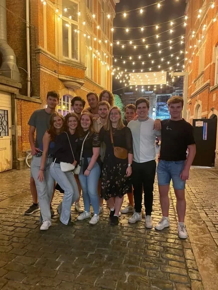 geblurde versie van de foto als achtergrond