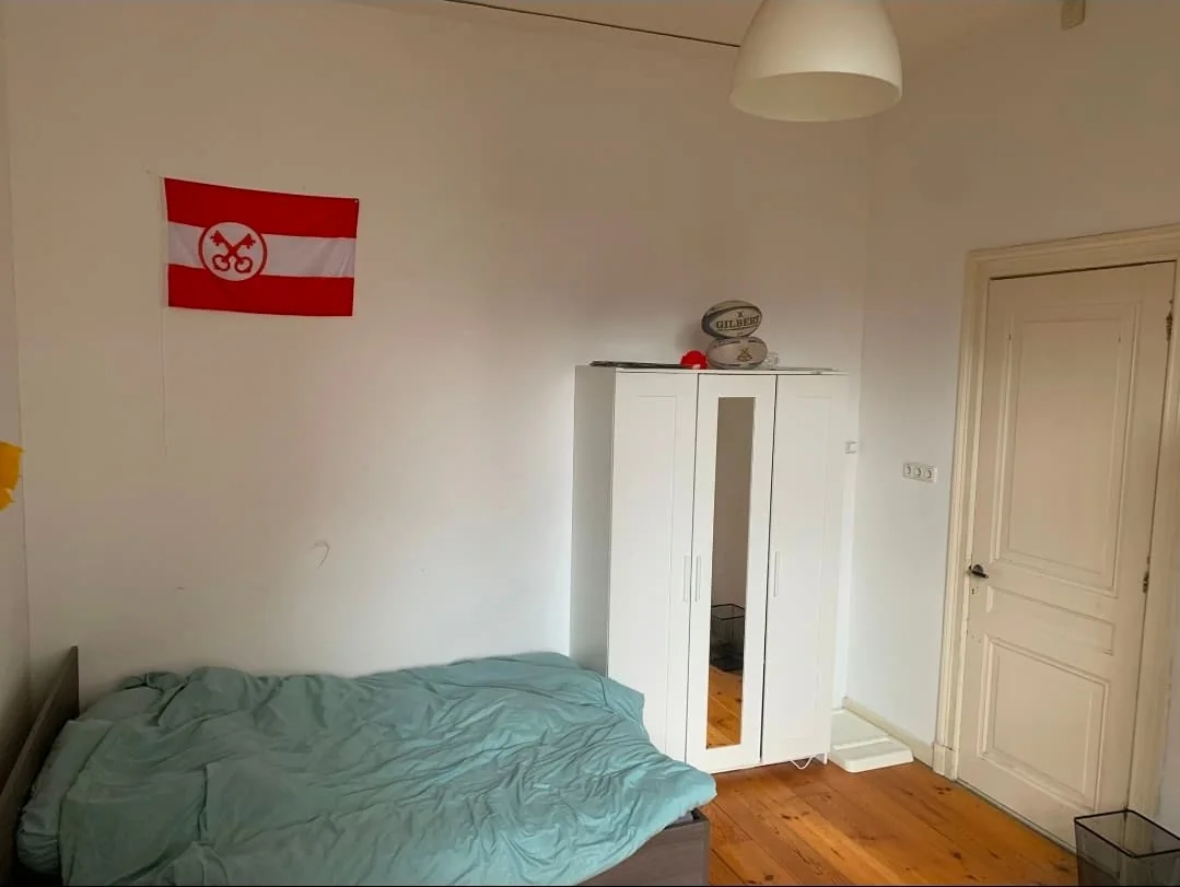 geblurde versie van de foto als achtergrond