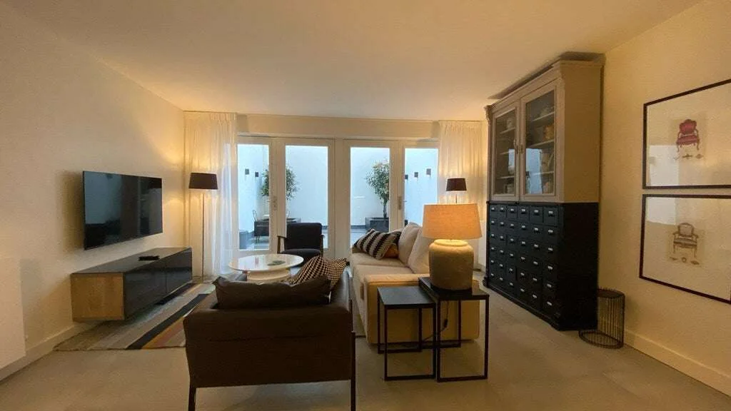 geblurde versie van de foto als achtergrond