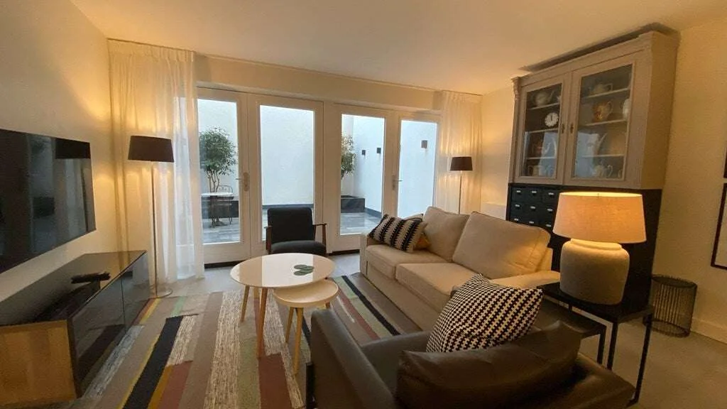 geblurde versie van de foto als achtergrond