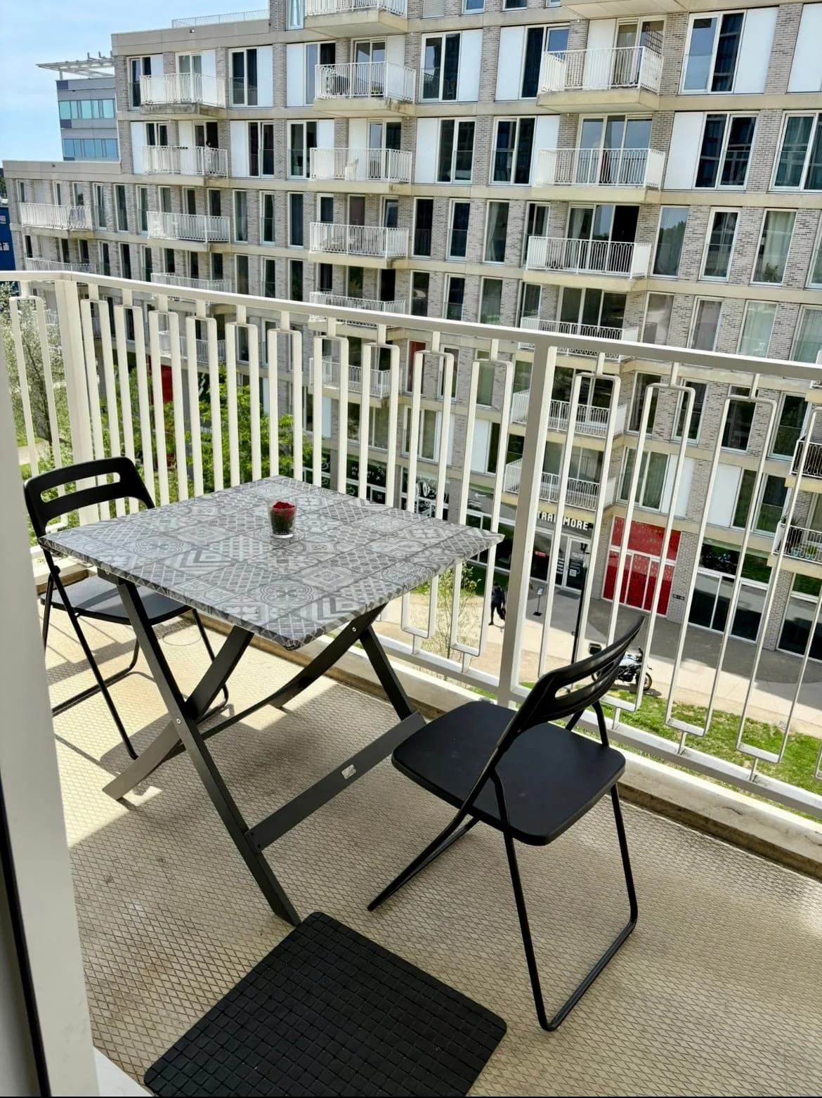 geblurde versie van de foto als achtergrond