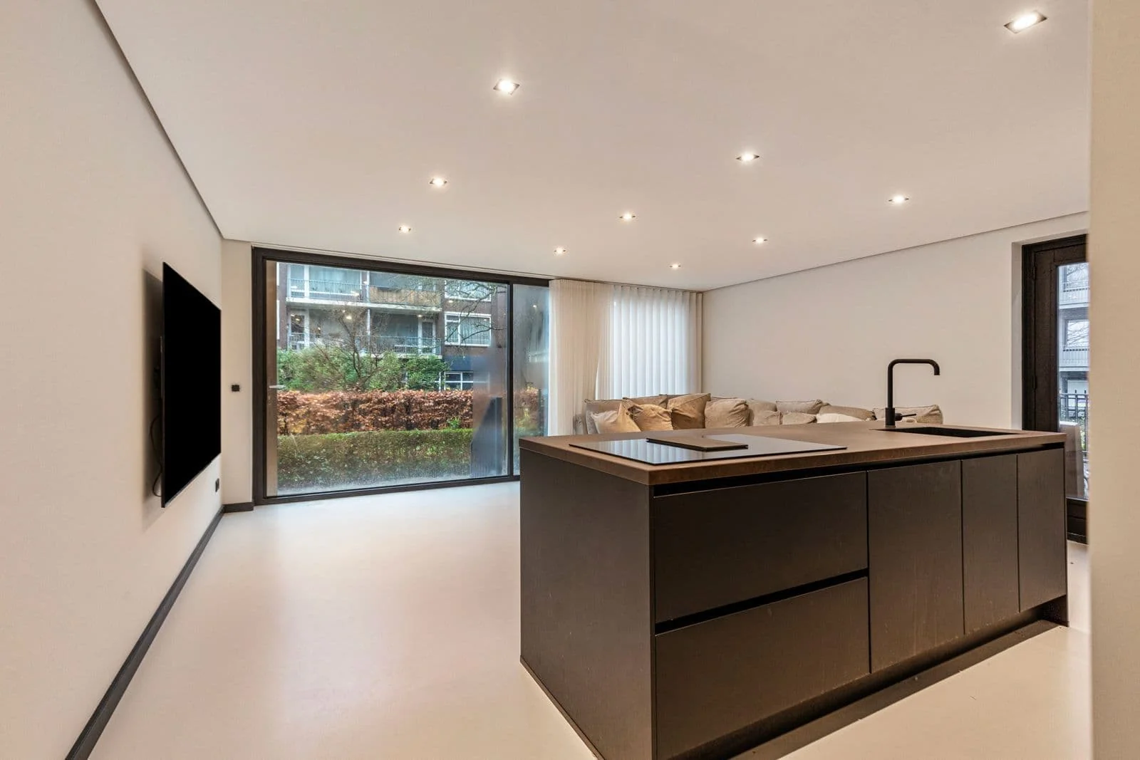 geblurde versie van de foto als achtergrond