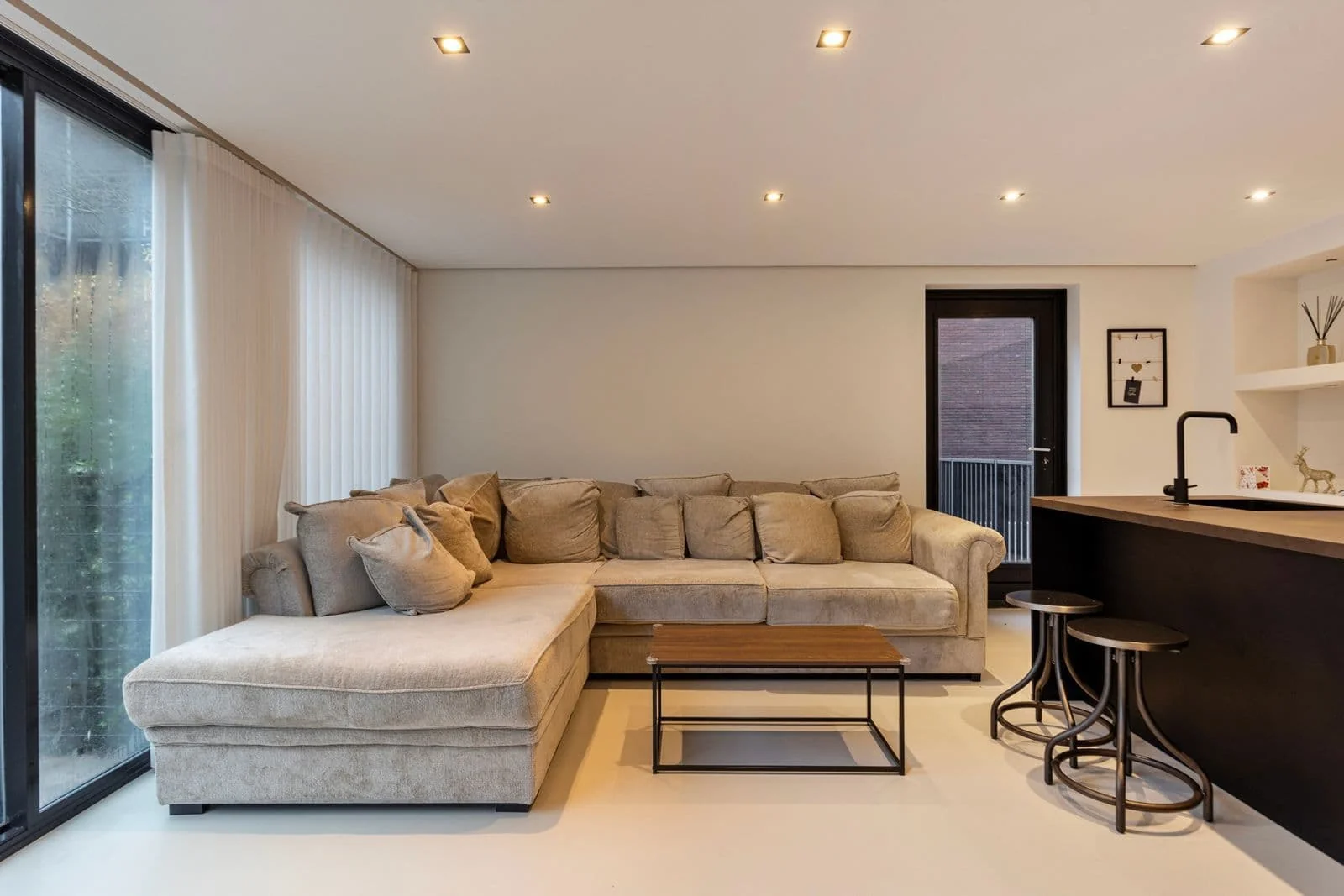 geblurde versie van de foto als achtergrond