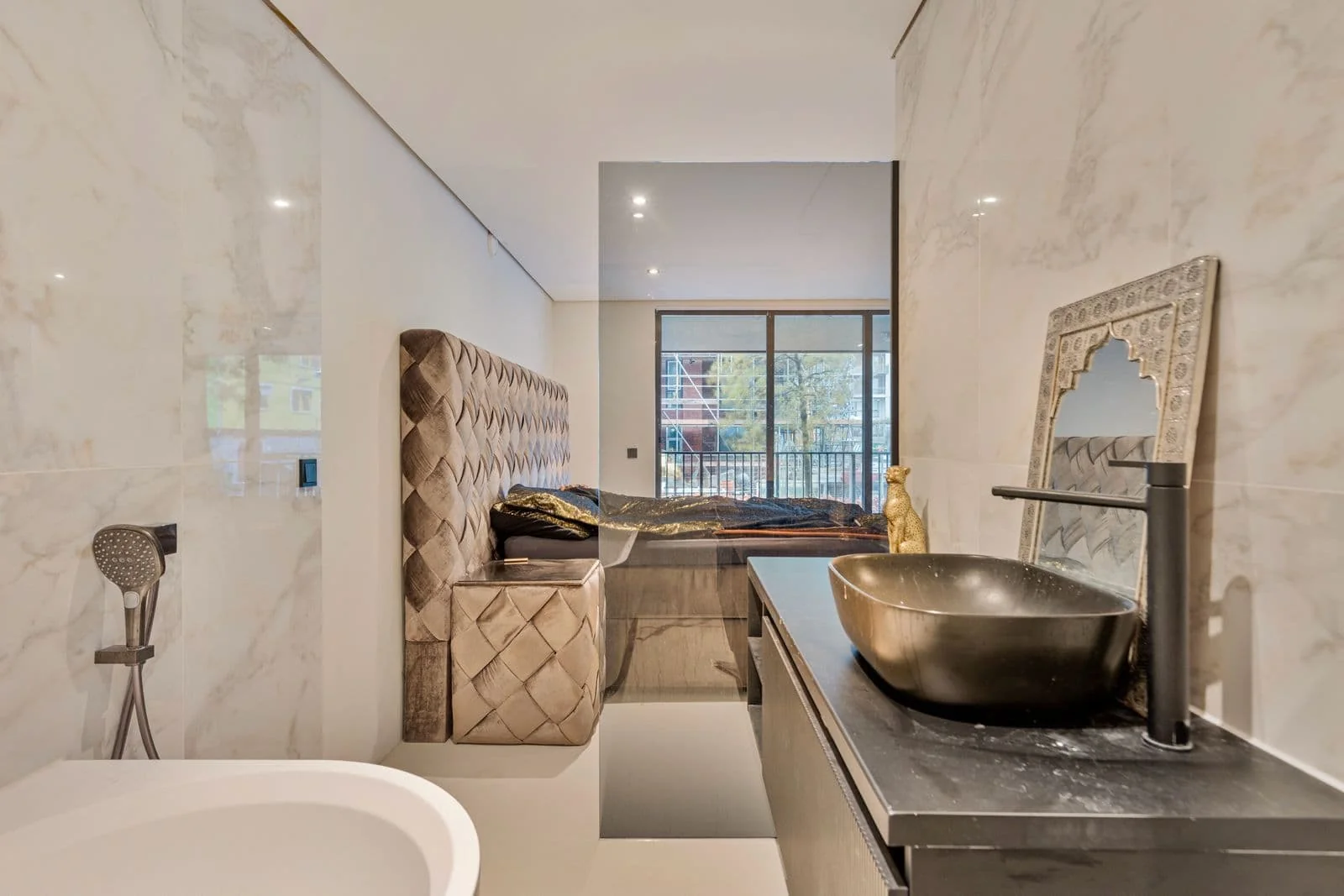 geblurde versie van de foto als achtergrond