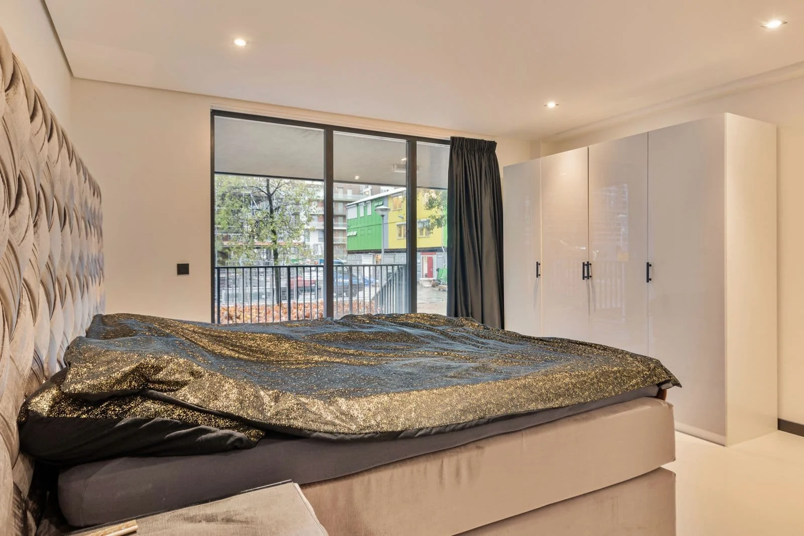 geblurde versie van de foto als achtergrond